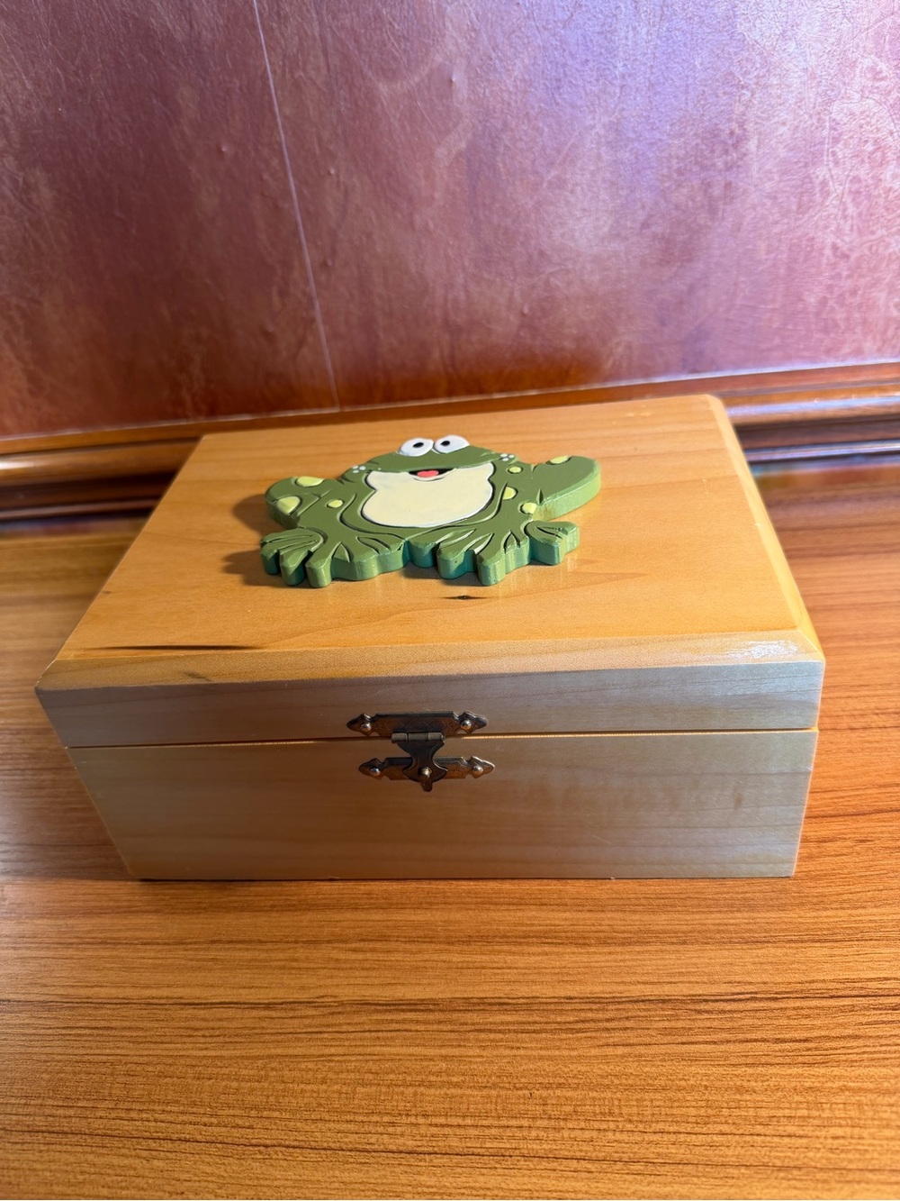 Solid Pine Kids Frog Toy Treasure Box Organizer 10x7.5x4 4 Compartments